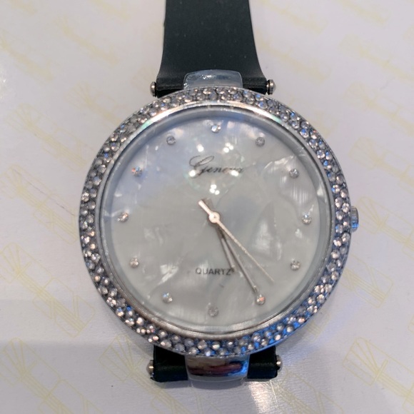 Geneva Fashion Quartz Watch Rhinestone Dial - Picture 4 of 7